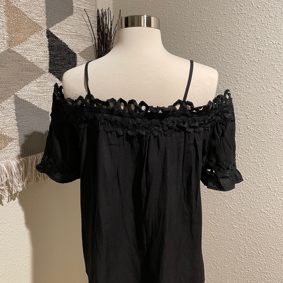 Darling off shoulder top in Black - Picture 5 of 8